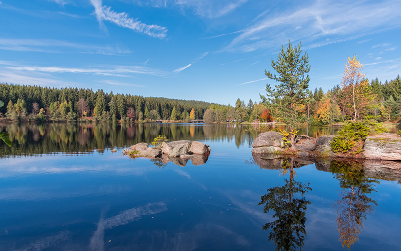 Bild vom Fichtelsee im herbstlichen Fichtelgebirge